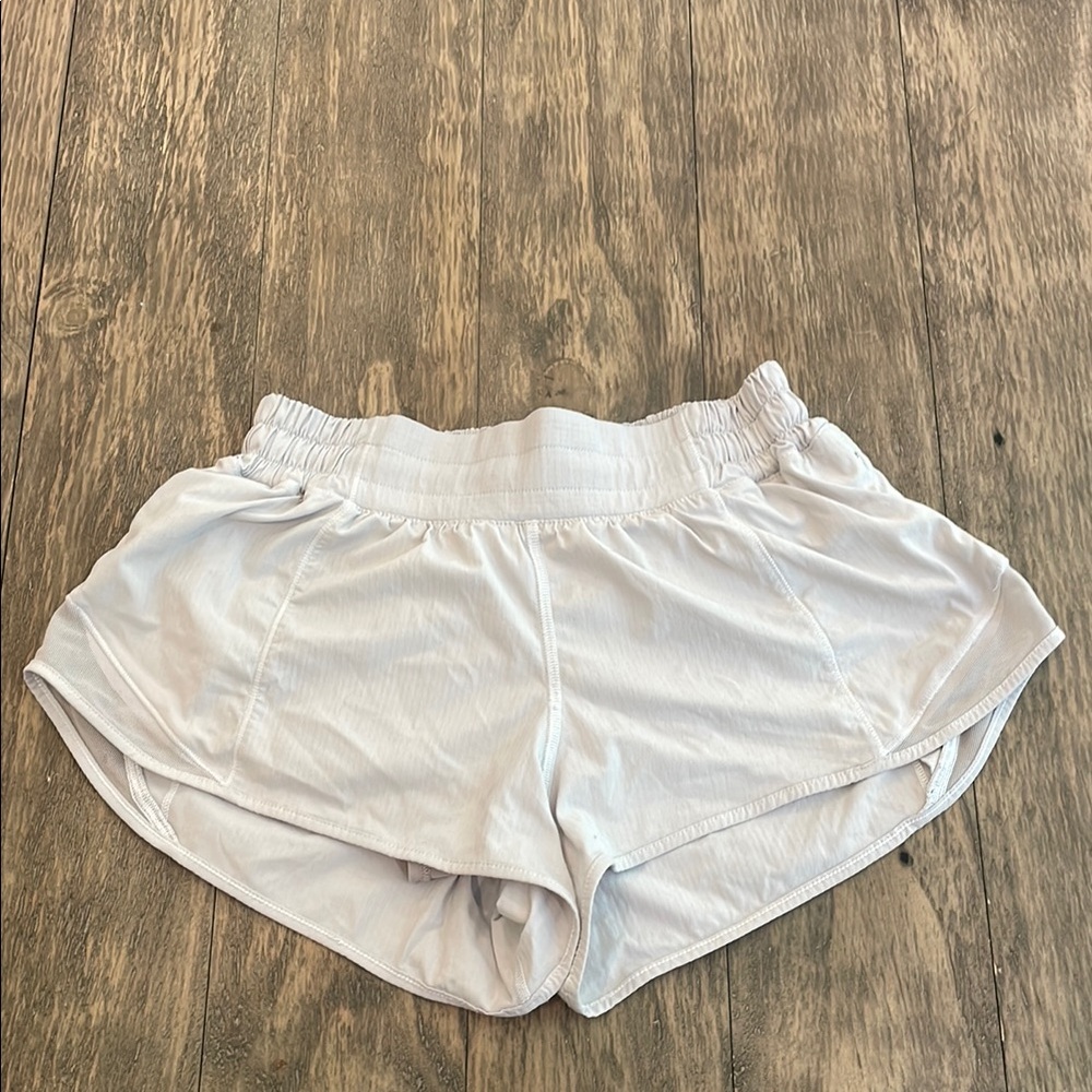 Lululemon Shorts Hottie Hot 2.5 inch
